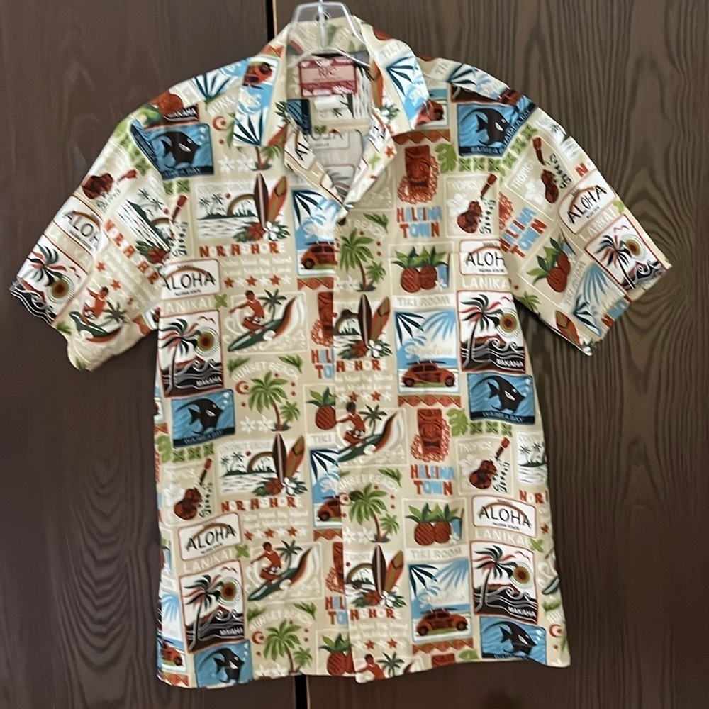 RJC men’s short sleeve Hawaiian shirt. Tan. Size Small